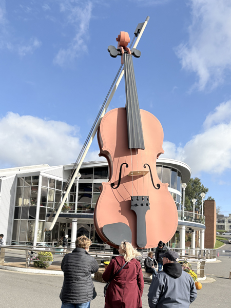 v-2026-10/voy-2026-10-07-sydney-violon.jpg